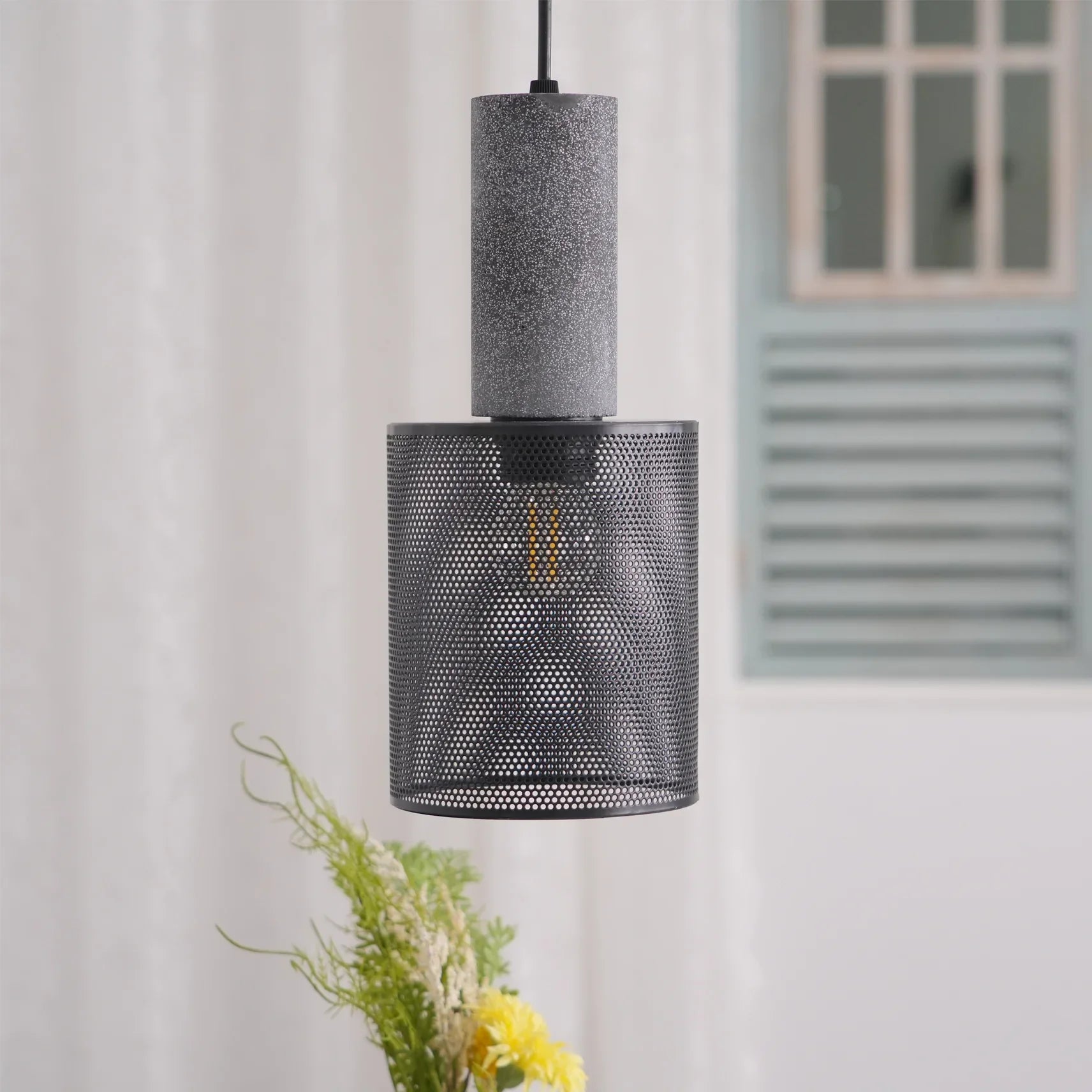 Concrete and Wire Cage Pendant Light | Industrial Mesh Design, E27