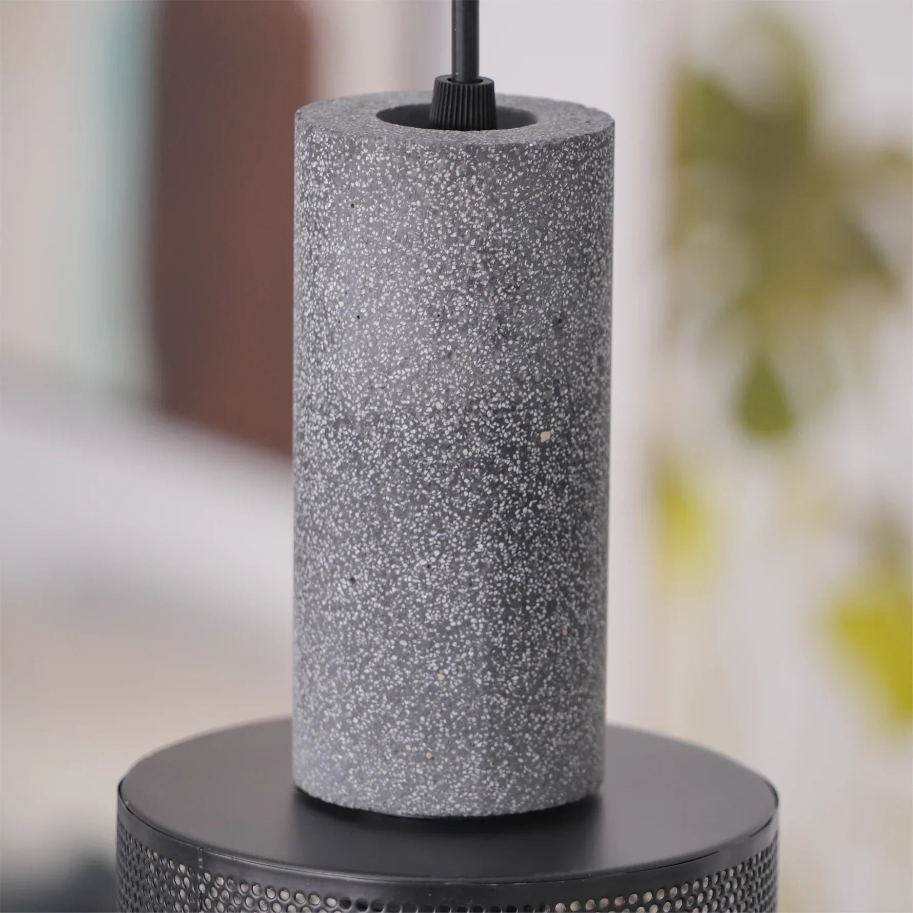 Concrete and Wire Cage Pendant Light | Industrial Mesh Design, E27